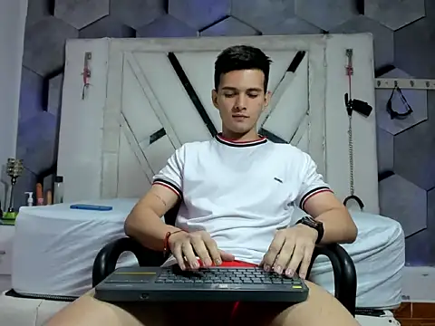 Snapshot of GoldenBoyM chatting on 06.17.26 GoldenBoyM online show from 06.17.26