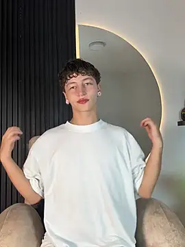 Snapshot of ARON_LUXX chatting on 02.09.26 ARON LUXX online show from 02.09.26