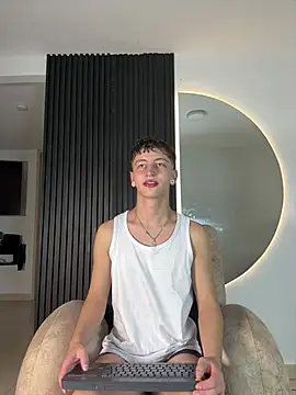 Snapshot of ARON_LUXX chatting on 02.18.26 ARON LUXX online show from 02.18.26