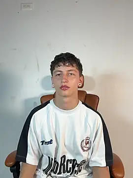 ARON LUXX online show from 03.24.26