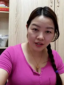 Snapshot of Jennie_dogy chatting on 04.28.26 Jennie dogy online show from 04.28.26