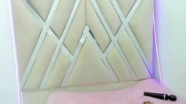 ninameduxx online show from 02.28.26