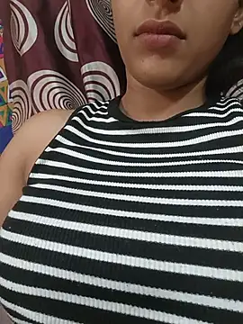 Snapshot of komalsharma99 chatting on 05.17.26 komalsharma99 online show from 05.17.26