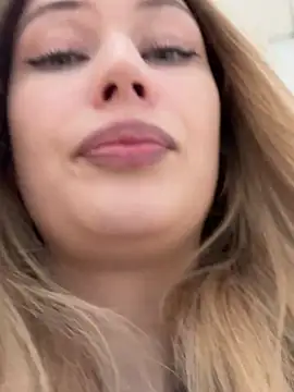 Snapshot of blonde_exe chatting on 02.17.26 blonde exe online show from 02.17.26