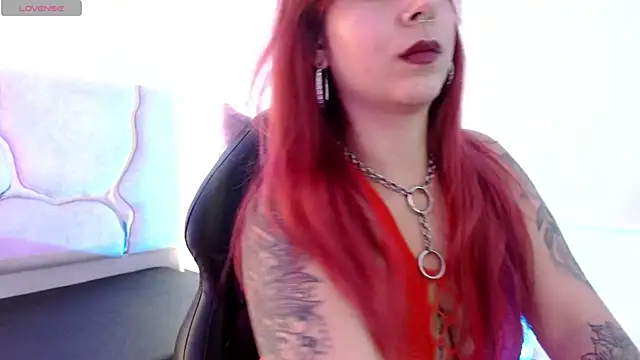 Snapshot of Sashaa_tay chatting on 02.10.26 Sashaa tay online show from 02.10.26