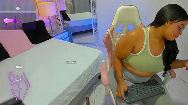 YazminJenner online show from 04.08.26