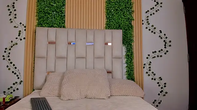 Snapshot of Emma_Nmm chatting on 02.24.26 Emma Nmm online show from 02.24.26