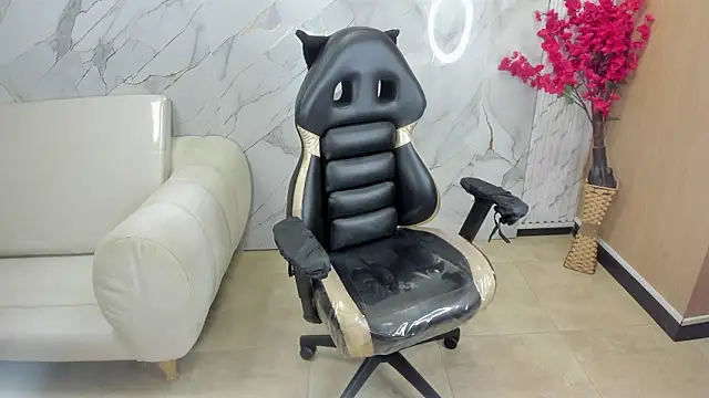 Snapshot of rox_luxury_tf chatting on 02.07.26 rox luxury tf online show from 02.07.26