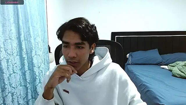 Pedestal diamant online show from 04.04.26