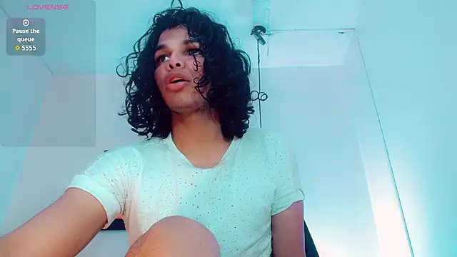 Snapshot of Zonce_shimer chatting on 02.24.26 Zonce shimer online show from 02.24.26