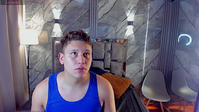 Snapshot of Manson_and_Zoe chatting on 04.16.26 Manson and Zoe online show from 04.16.26