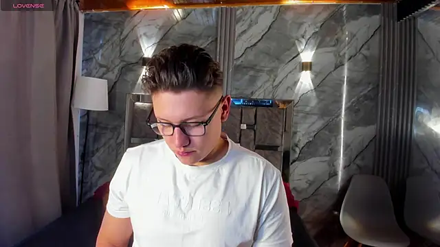 Snapshot of Manson_and_Zoe chatting on 06.14.26 Manson and Zoe online show from 06.14.26