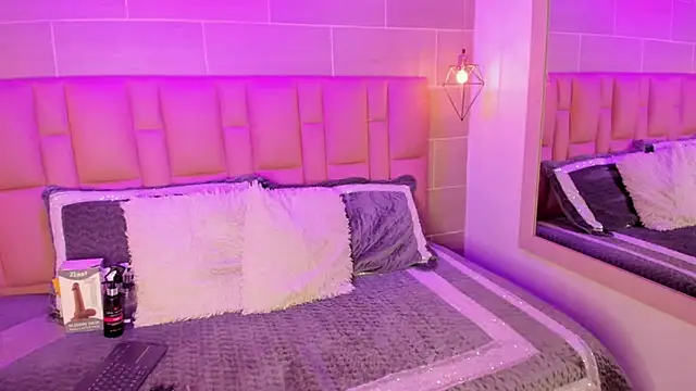 Snapshot of Naomi-Thompson chatting on 03.01.26 Naomi-Thompson online show from 03.01.26