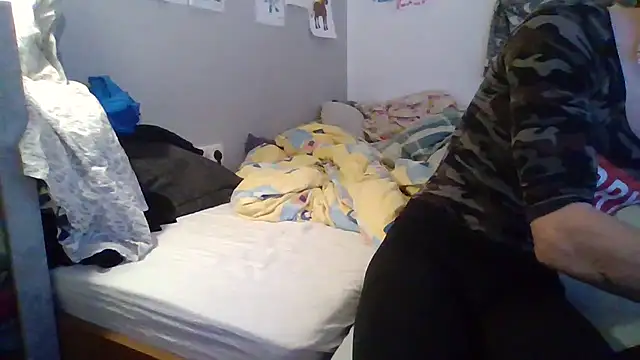 Snapshot of WildundJung chatting on 11.07.25 WildundJung online show from 11.07.25