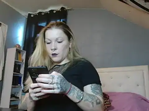 Snapshot of MaitresseAnnaFalcone chatting on 01.28.25 MaitresseAnnaFalcone online show from 01.28.25