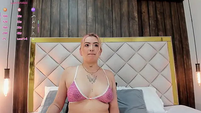 Snapshot of samanthaa_rosee__ chatting on 02.14.26 samanthaa rosee online show from 02.14.26