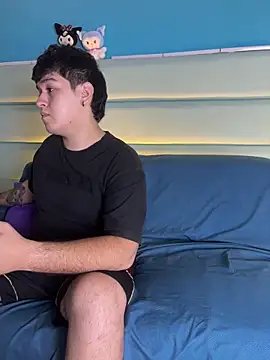 EmilyAndAndrew online show from 03.23.26