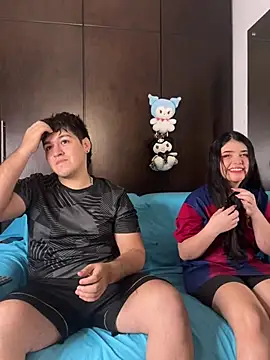 EmilyAndAndrew online show from 03.27.26