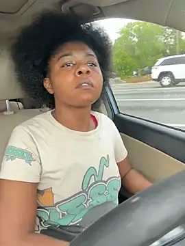 Snapshot of Ebony_Queeen chatting on 04.06.26 Ebony Queeen online show from 04.06.26