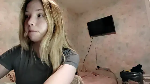 Snapshot of TiaBIanks chatting on 04.01.26 TiaBIanks online show from 04.01.26