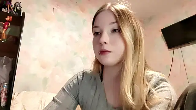 Snapshot of TiaBIanks chatting on 04.15.26 TiaBIanks online show from 04.15.26