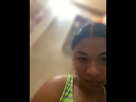 Snapshot of Romie_rous chatting on 06.19.26 Romie rous online show from 06.19.26