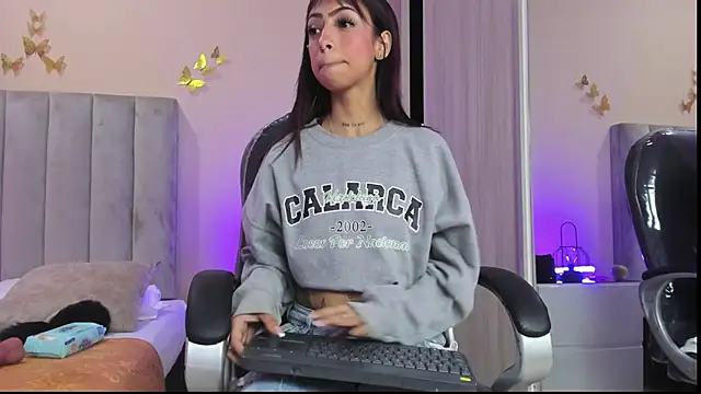 Emma Hearts online show from 02.07.26