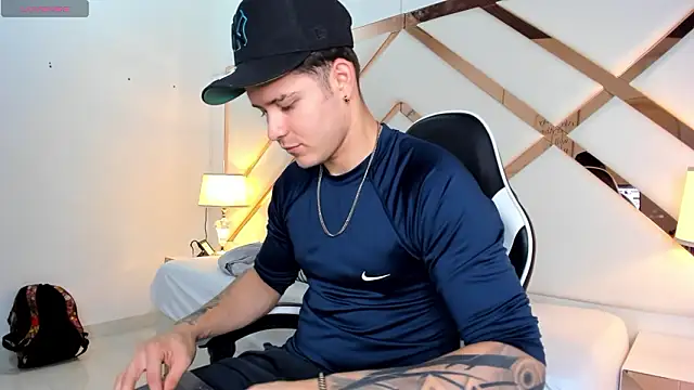 Snapshot of rayan_linxx chatting on 02.19.26 rayan linxx online show from 02.19.26