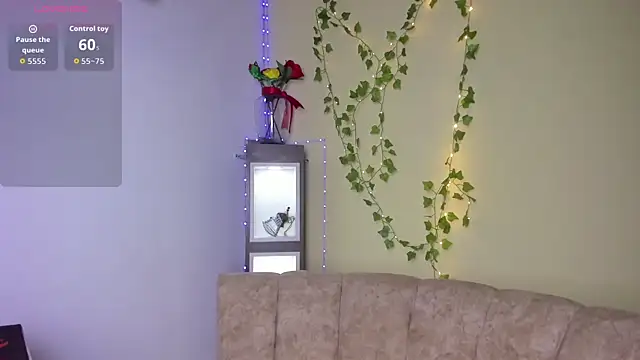 Snapshot of Milf_Luna_ chatting on 02.13.26 Milf Luna online show from 02.13.26