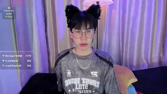 Demian Hush online show from 04.11.26