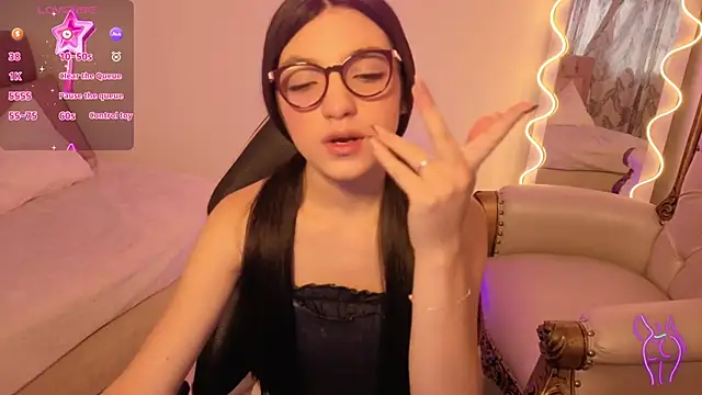 MAHYRA TAY online show from 02.12.26