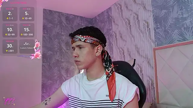 Snapshot of estefan_tay chatting on 02.16.26 estefan tay online show from 02.16.26