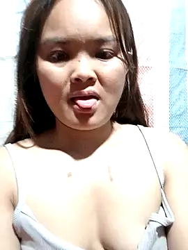 Snapshot of Luminana chatting on 02.26.26 Luminana online show from 02.26.26