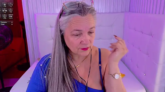 Snapshot of _Missevie chatting on 02.19.26 Missevie online show from 02.19.26