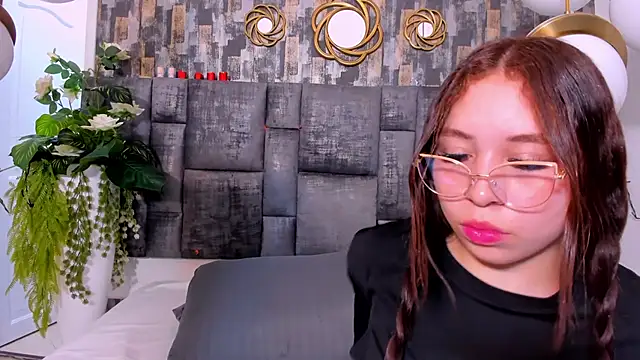 MiiaTauro online show from 03.25.26