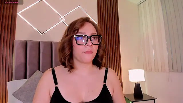 Snapshot of SimonaStar chatting on 02.10.26 SimonaStar online show from 02.10.26