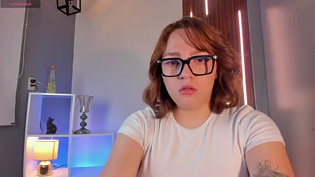 Snapshot of SimonaStar chatting on 02.13.26 SimonaStar online show from 02.13.26