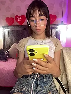 Snapshot of alahia_pink chatting on 02.18.26 alahia pink online show from 02.18.26