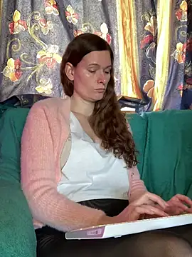 Snapshot of Midnight_Munch chatting on 04.24.26 Midnight Munch online show from 04.24.26