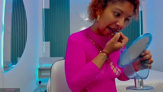 Snapshot of Shantall-blue chatting on 02.11.26 Shantall-blue online show from 02.11.26