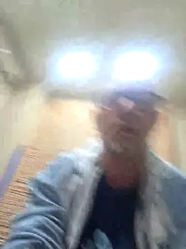 Snapshot of pareja47 chatting on 04.22.26 pareja47 online show from 04.22.26