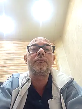 Snapshot of pareja47 chatting on 04.26.26 pareja47 online show from 04.26.26