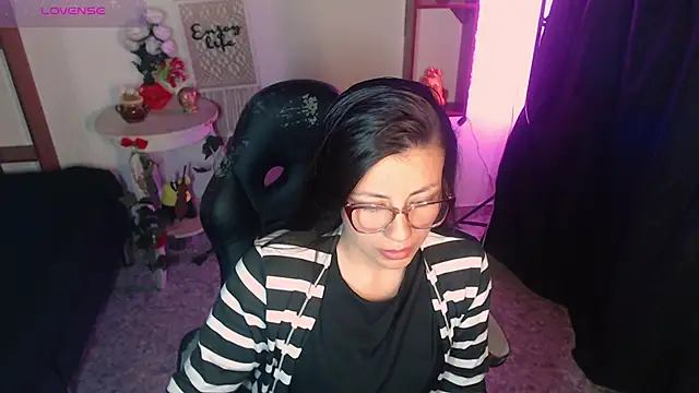 QueenRose94 online show from 04.06.26