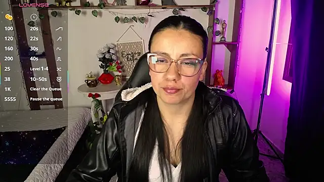 QueenRose94 online show from 04.15.26