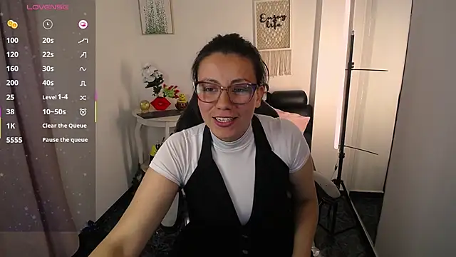 QueenRose94 online show from 04.16.26