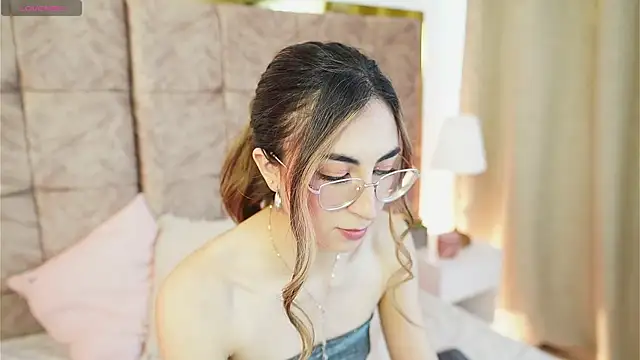 Snapshot of EmmaClark__ chatting on 02.21.26 EmmaClark online show from 02.21.26