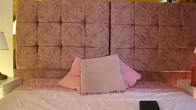 EmmaClark   online show from 04.03.26