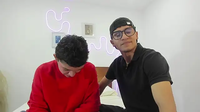 Snapshot of hardcoreheat_ind chatting on 02.15.26 hardcoreheat ind online show from 02.15.26