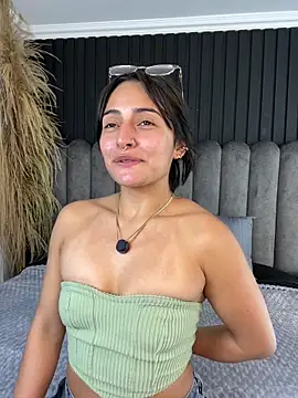 Snapshot of Nanda_vixen_ chatting on 04.15.26 Nanda vixen online show from 04.15.26