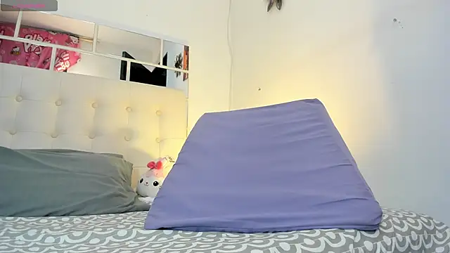 MiaEvans0 online show from 05.18.26